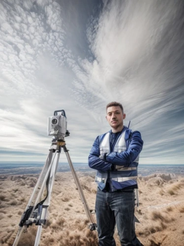 surveyor,portable tripod,capture desert,astronomer,theodolite,nature photographer,camera tripod,the atacama desert,cinematographer,astrophotography,longexposure,desert background,landscape photography,600mm,canon speedlite,360 ° panorama,tripod head,earth in focus,cameraman,timelapse,Common,Common,Commercial