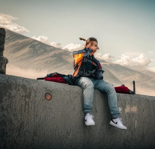 itinerant musician,erhu,trumpet climber,solo violinist,violinist,musician,trumpet of jericho,climbing trumpet,string instrument,street musician,violin player,man with saxophone,man holding gun and light,nomad life,stringed instrument,leh,ladakh,bagpipe,guitar player,mountain guide