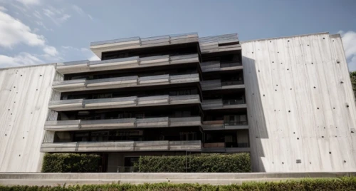 houston texas apartment complex,metal cladding,wooden facade,appartment building,facade panels,condominium,block balcony,residential building,facade insulation,reinforced concrete,modern building,residences,brutalist architecture,apartment building,bulding,apartments,multi storey car park,building exterior,prefabricated buildings,new building,Architecture,General,Masterpiece,Minimalist Modernism