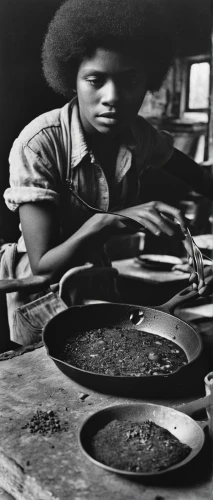 afro american girls,injera,buckwheat flour,buckwheat,hat manufacture,coffee grains,frijoles negros,eritrean cuisine,hatmaking,brigadeiros,ethiopian food,anmatjere women,grind grain,woman holding pie,afro american,cooking plantain,girl in the kitchen,cornmeal,african american woman,cocoa beans,Photography,Black and white photography,Black and White Photography 14