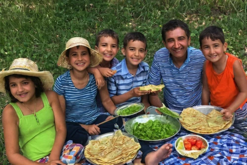 israeli salad,family picnic,papadum,baba ghanoush,kabab koobideh,i̇mam bayıldı,ekmek kadayıfı,beyti kebab,saladitos,tajikistan,picnic basket,adana kebabı,middle-eastern meal,arrowroot family,kurdistan,crudités,gözleme,persian norooz,jordanian,legume family,Conceptual Art,Fantasy,Fantasy 09