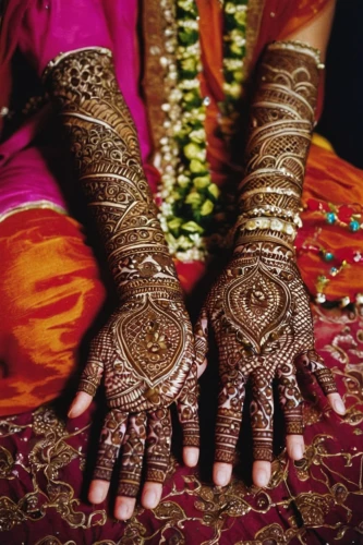 mehendi,mehndi,indian bride,mehndi designs,indian woman,rangoli,diwali,woman hands,henna dividers,sari,indian girl,henna frame,rajasthan,indian,hindu,radha,female hand,hands holding plate,devikund,sarapatel,Photography,Black and white photography,Black and White Photography 12