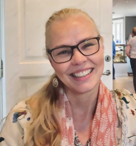 with glasses,swedish german,garanaalvisser,silphie,staff video,ronda,greta oto,real estate agent,social,two glasses,glasses,content writers,a girl's smile,anna lehmann,saxon,a smile,reading glasses,blonde woman,video,silver framed glasses