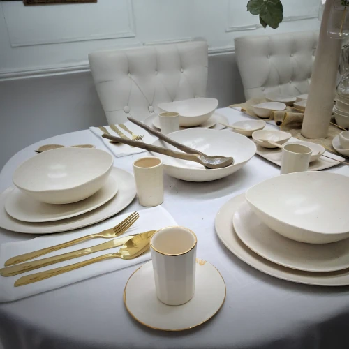 dinnerware set,tableware,tablescape,place setting,table setting,long table,chinaware,serveware,set table,flatware,table arrangement,dishware,dining table,wedding ceremony supply,dinner party,holiday table,wedding banquet,beer table sets,dining room table,plates