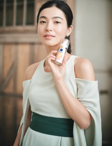 woman holding a smartphone,woman eating apple,japanese woman,women's cosmetics,asian woman,mulan,woman with ice-cream,fleur de sel,glucose meter,natural cosmetic,lip balm,xuan lian,natural cosmetics,applying make-up,cosmetic products,vintage asian,青龙菜,hanbok,perfume bottle,woman holding pie