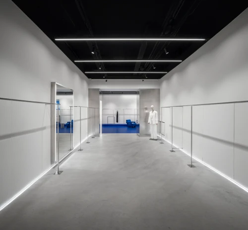 hallway space,corridor,daylighting,whitespace,showroom,meeting room,assay office,conference room,hallway,archidaily,gallery,search interior solutions,white room,performance hall,modern office,scenography,recessed,offices,prefabricated buildings,data center