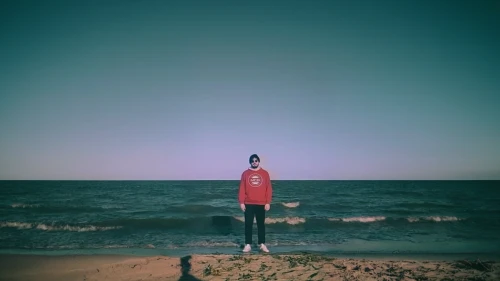 man at the sea,sea ocean,sea,the sea,sea-shore,blue sea,saltwater,beach background,the horizon,ocean,sea ​​side,the endless sea,ocean background,by the sea,red sea,seawater,seashore,sea side,dark beach,salt sea