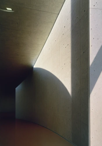 concrete ceiling,exposed concrete,daylighting,reinforced concrete,concrete,concrete construction,brutalist architecture,corten steel,concrete wall,concrete slabs,structural plaster,concrete blocks,tempodrom,cement wall,archidaily,walt disney concert hall,recessed,wall,corners,opaque panes