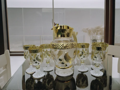 a bottle of champagne,bahraini gold,gold chalice,champagne glasses,champagen flutes,champagne cup,champagne bottle,bottle of champagne,trophy,champagne flute,trophies,champagne glass,gold crown,champagne,samovar,a glass of champagne,gold new years decoration,chalice,the cup,champagne stemware