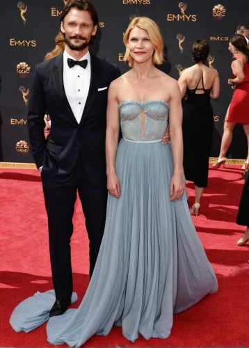 mom and dad,house trailer,red carpet,step and repeat,shia,couple goal,casal,singer and actress,wife and husband,married couple,husband and wife,oscars,frock,hoopskirt,elenor power,married,fixed,golden ritriver and vorderman dark,aquaman,lindos,Illustration,Realistic Fantasy,Realistic Fantasy 19