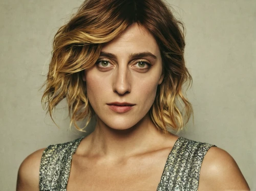 feist,queen cage,jena,vanity fair,ebro,asymmetric cut,woman portrait,mary-gold,portrait background,shoulder length,aging icon,female hollywood actress,woman face,portrait of christi,semi-profile,freckles,portraits,head woman,british actress,girl-in-pop-art,Illustration,Retro,Retro 11