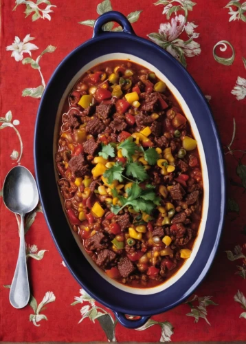 chili con carne,beef goulash,taco soup,bird's eye chili,chili,cast iron skillet,casserole dish,feijoada,red chili,picadillo,étouffée,goulash,wheatberry,arroz con gandules,chile and frijoles festival,casserole,cholent,beef mince,cassoulet,southwestern united states food,Photography,Black and white photography,Black and White Photography 09