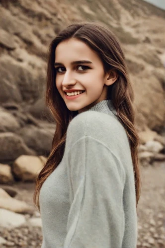 killer smile,cardigan,teen,a girl's smile,beach background,cute,smiling,paloma,sweatshirt,adorable,sweater,gap,girl on the dune,lena,beautiful young woman,grin,hd,female model,orla,pretty young woman