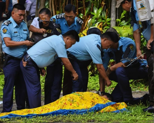 navy burial,hay baler aurora,chemical disaster exercise,police crime scene,the protection of victims,tarp,fallen soldier,the fallen,kapeng barako,funeral,bánh rán,babi panggang,on 23 november 2013,police work,field training,pacu jawi,mindanao,bánh tét,nasi kuning,commemoration,Illustration,Black and White,Black and White 17
