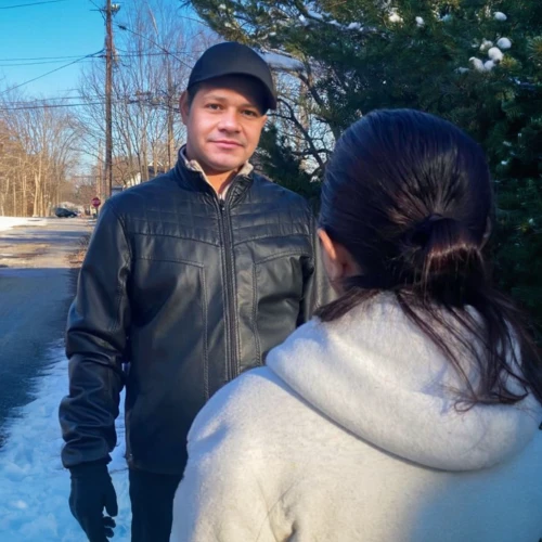 filipino,tv reporter,carolers,helping people,handing out christmas presents,snow destroys the payment pocket,farmworker,massachusetts,cold weather,seller,cold winter weather,father frost,sales man,the snow queen,winter service,shooting a movie,ice skating,latino,not cold,sarplaninac