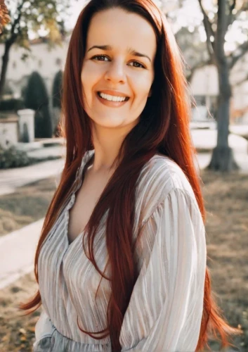 a girl's smile,killer smile,smiling,a smile,redhair,romanian,podjavorník,red hair,maci,beautiful young woman,17-50,cute,adorable,silphie,pretty young woman,sarah,sofia,grin,kosmea,whitey