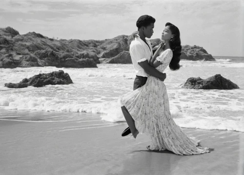 honeymoon,vintage couple silhouette,pre-wedding photo shoot,wedding photo,romantic scene,vintage man and woman,couple in love,beautiful couple,gone with the wind,love couple,lover's beach,casal,latin dance,love in the mist,beach background,walk on the beach,passion photography,just married,amor,black couple,Photography,Black and white photography,Black and White Photography 13