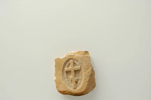 turrón,fragment,pane,hand of fatima,stone figure,gożdzik stone,athens art school,ancient icon,stone sculpture,petit gâteau,runestone,cut out biscuit,clay packaging,grana padano,stone carving,isolated product image,neolithic,paper-clip,palmier,piece