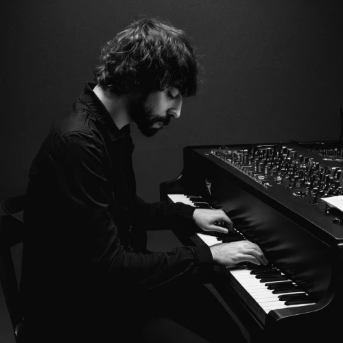 pianist,pianet,ondes martenot,black and white recording,pianos,synthesizers,jazz pianist,steinway,keyboard player,ulpiano,fortepiano,synthesizer,the piano,electric piano,piano,composer,ervin hervé-lóránth,analog synthesizer,play piano,piano player,Photography,Black and white photography,Black and White Photography 03