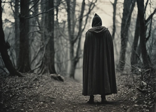 hooded man,cloak,grimm reaper,grim reaper,sleepwalker,dark gothic mood,pall-bearer,the wanderer,conceptual photography,hooded,wanderer,slender,anonymous,caped,the witch,dark art,the mystical path,dark world,reaper,solitary,Photography,Documentary Photography,Documentary Photography 02