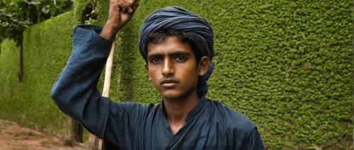 bangladeshi taka,pakistani boy,indian monk,devikund,dhansak,bengalenuhu,bhajji,jawaharlal,bangladesh,baghara baingan,kabir,mujaddara,rangpur,sajji,pathiri,turban,forced labour,boy praying,basket weaver,sodalit,Photography,Documentary Photography,Documentary Photography 21