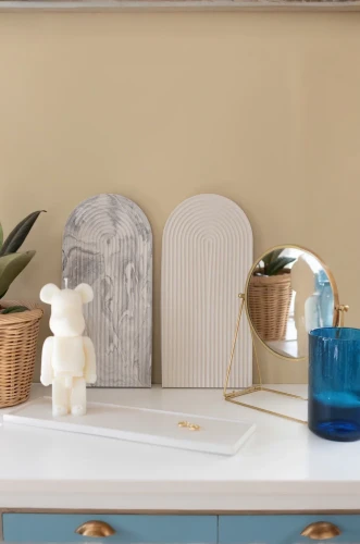 plate shelf,dish rack,dish storage,home accessories,napkin holder,sideboard,food storage containers,wooden shelf,facial tissue holder,toothbrush holder,google-home-mini,serveware,place card holder,vintage dishes,paper towel holder,household appliance accessory,gold foil corner,dishware,bathroom cabinet,kitchenware