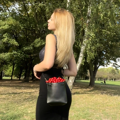 red bag,blonde girl with christmas gift,red bow,red gift,purse,bag,handbag,golf course background,shoulder bag,eco friendly bags,business bag,girl in red dress,a bag,kelly bag,golfvideo,the girl next to the tree,in the park,gift bag,red,stone day bag