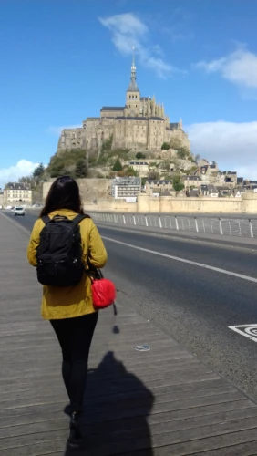 mont st michel,mont saint michel,passepartout,globe trotter,citadelle,travel woman,toledo,reportage,touristic,caquelon,gullivers travels,sightseeing,dinant,cape marguerite,nordic walking,quenelle,saint pierre,reconnoiter,normandy,vienne