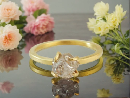 citrine,gemstone tip,ring jewelry,solar quartz,wedding ring,circular ring,finger ring,ring with ornament,precious stone,diamond ring,natural stones,lotus stone,semi precious stone,rock crystal,golden ring,crystal therapy,gold-pink earthy colors,stone lotus,gemstone,blossom gold foil