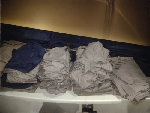 launder,dry laundry,laundry,laundress,laundry supply,clothes,towels,shirts,turning cloths,t-shirts,money laundering,white clothing,washing machines,school clothes,clothing,wardrobe,mollete laundry,washing clothes,suit trousers,t shirts