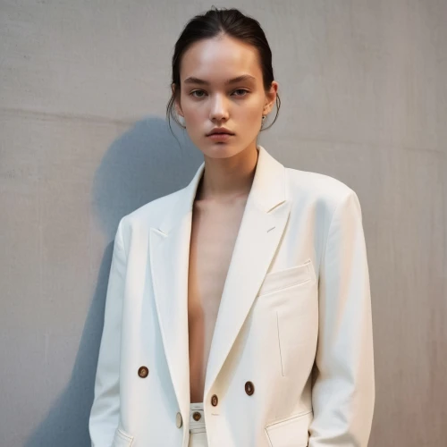 bolero jacket,white coat,daisy jazz isobel ridley,coat,pale,menswear for women,white silk,one-piece garment,acne,blazer,overcoat,trench coat,long coat,female model,jacket,woman in menswear,elegant,summer coat,model,white velvet,Conceptual Art,Daily,Daily 03