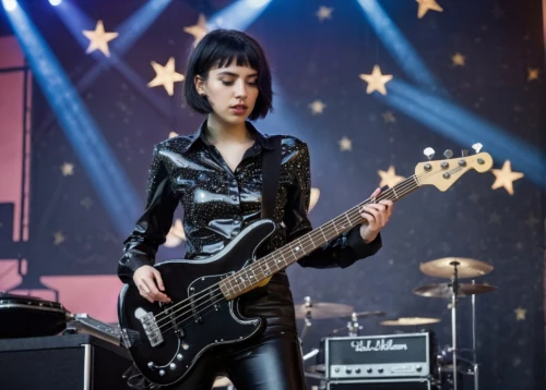 electric bass,bassist,bass guitar,rockabella,lady rocks,squier,electric guitar,jazz bass,rocker,bass,birce akalay,e bass,sun bass,paloma,epiphone,rock 'n' roll,punk,streampunk,keytar,phragmite