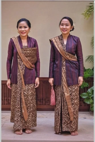 megamendung batik pattern,javanese,indonesian women,angklung,rebana,batik,traditional costume,hijau,minangkabau,batik design,indonesian,ethnic design,brown fabric,ulun danu,asian costume,sarong,pacu jawi,petulubali,thai pattern,padang,Photography,General,Realistic