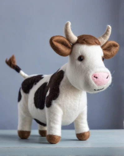 watusi cow,alpine cow,horns cow,holstein cow,schleich,red holstein,zebu,bovine,cow,dairy cow,giraffe plush toy,reindeer from santa claus,bull calf,milk cow,seed cow carnation,mountain cow,moo,ruminant,buffalo plaid reindeer,holstein-beef,Photography,General,Natural