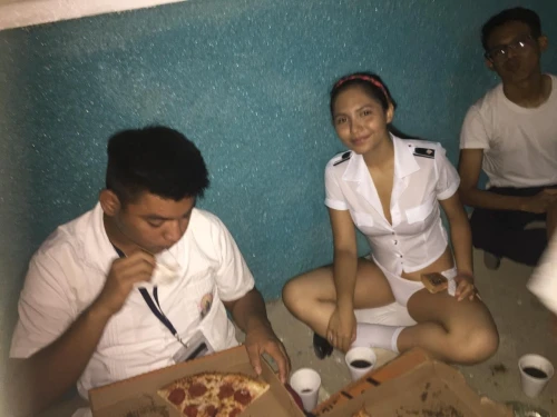 pizza service,order pizza,pizzeria,pizza hawaii,pizza supplier,pizza box,pizza,pizzas,dominoes,the pizza,pizza boxes,the cuban police,filipino,pizza hut,pandesal,fine dining,to smoke,5 star service,antipasta,to have lunch
