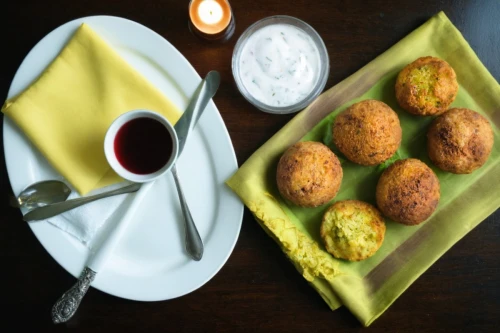 batata vada,south indian cuisine,sri lankan cuisine,maharashtrian cuisine,fried fritters,arancini,mangalore bajji,andhra food,punjabi cuisine,shami kebab,pakora,nepalese cuisine,indian chinese cuisine,fritters,rajasthani cuisine,pakistani cuisine,indian cuisine,indian sweets,chelow kabab,south asian sweets