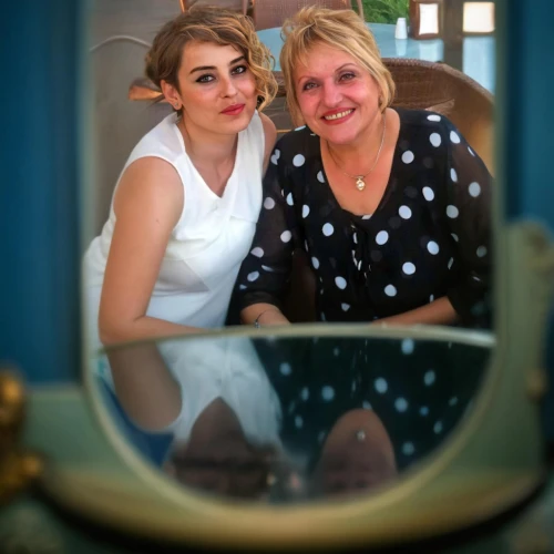 mom and daughter,wedding photo,birce akalay,vintage girls,mother and daughter,godmother,portrait photographers,beautiful photo girls,mother of the bride,makeup mirror,mirror reflection,art deco frame,wedding frame,business women,joint dolls,mirror image,mummy,mothersday,mum,pre-wedding photo shoot
