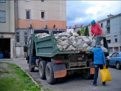 garbage collector,waste collector,rubbish collector,street cleaning,mămăligă,scrap collector,russian truck,waste separation,garbage truck,cicolată,cluj napoca,cluj,cluj-napoca,cluj - napoca,scortisoară,heavy load,galati,garbage lot,bucuresti,pescaruși