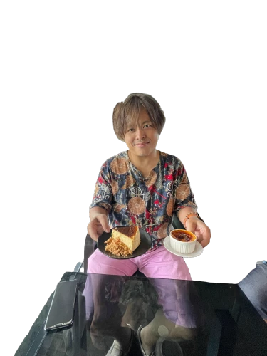 woman eating apple,girl with bread-and-butter,woman holding pie,elderly lady,bibingka,nanas,elderly person,png transparent,bánh xèo,tuk tuk,bánh rán,grandma,grandmother,kaya toast,bonda,babi panggang,bánh tẻ,pandesal,bánh ướt,bánh tét