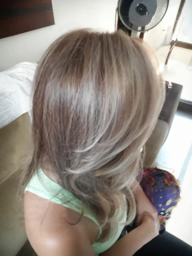 hair coloring,hairstylist,smooth hair,hairstyler,hair iron,caramel color,hair,hair shear,hair dresser,bob cut,the long-hair cutter,natural color,haired,lace wig,hairdresser,back of head,layered hair,british semi-longhair,asian semi-longhair,surfer hair