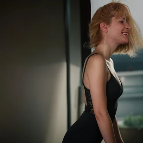 semi-profile,jennifer lawrence - female,half profile,in a black dress,girl in a long dress from the back,black dress,pixie-bob,cocktail dress,girl from behind,vanity fair,black dress with a slit,girl from the back,profile,short blond hair,little black dress,blue jasmine,short dress,blonde woman,a girl in a dress,insurgent