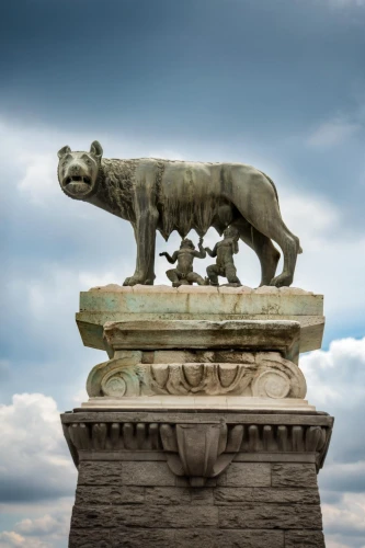 capitoline wolf,capitoline hill,capitoline square,monument to vittorio emanuele,stone lion,piazza del popolo,fori imperiali,foro romano,lion capital,lion fountain,doge's palace,roma capitale,roma,ancient rome,palatine hill,arch of constantine,piazza di spagna,aventine hill,trajan's forum,piazza della signoria