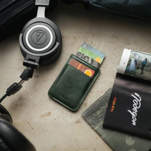 travel essentials,portable media player,mp3 player accessory,atari lynx,audio accessory,walkman,pubg mobile,travel bag,leaves case,mobile phone accessories,radio device,portable electronic game,gps case,audio player,music player,carry-on bag,wallet,minidisc,music on your smartphone,everyday carry