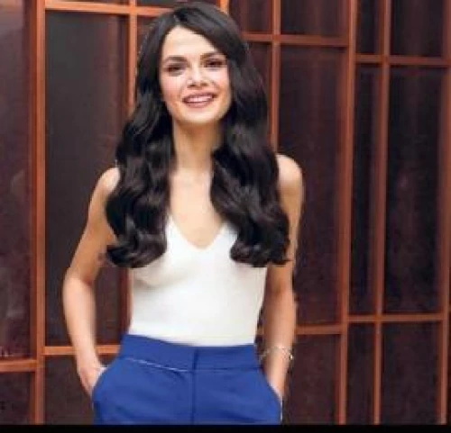 princess sofia,elenor power,mariel,social,yasemin,female hollywood actress,vanity fair,dark hair,hollywood actress,beautifull,denim jumpsuit,beautiful woman,hollyoaks,blue jeans,comic-con,goura victoria,melody,wooden background,pencil skirt,pixie-bob