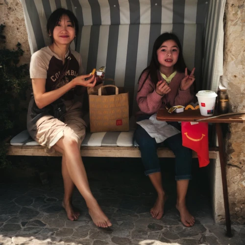 picnic,provencal life,friterie,picnic basket,okinawan cuisine,sit-out,food and wine,take-out food,girl with bread-and-butter,vintage asian,vietnam's,shishamo,chinese food box,street food,french tourists,women at cafe,shopping box,ishigaki island,summer bbq,vintage girls