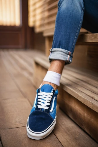 blue shoes,walking shoe,shoes icon,teenager shoes,linen shoes,skate shoe,outdoor shoe,cloth shoes,toddler shoes,holding shoes,vans,straw shoes,age shoe,children's shoes,sneakers,mens shoes,plimsoll shoe,foot model,children's feet,women's shoes,Illustration,Retro,Retro 18