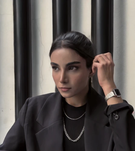 business woman,businesswoman,dua lipa,business girl,cartier,elegant,executive,birce akalay,ceo,rolex,woman in menswear,deepika padukone,jewelry,beyaz peynir,jewelry（architecture）,iranian,elegance,marina,lira,money heist