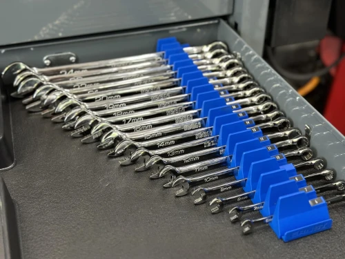 printer tray,patch panel,disk array,connectors,zip fastener,alligator clips,wire stripper,computer cluster,macro rail,storage adapter,alligator clamp,fastening devices,ring binders aligned,network switch,metal clips,toolbox,serial cable,solid-state drive,pen filler,spiral binding