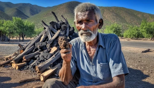 anmatjere man,honkhoi,pensioner,afar tribe,ngarai,nomadic people,didgeridoo,namibia nad,samburu,primitive person,namib rand,carob,elderly man,primitive people,carob tree,basket weaver,baobab oil,aborigine,indian sadhu,devil's walkingstick,Photography,General,Realistic