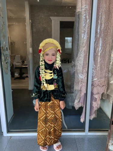 asian costume,traditional costume,hanbok,folk costume,fashionable girl,fashionista,children is clothing,baby & toddler clothing,fashion girl,shop window,fashion model,babushka doll,little buddha,oriental princess,ancient costume,fashion doll,shopwindow,store window,geisha girl,princess anna